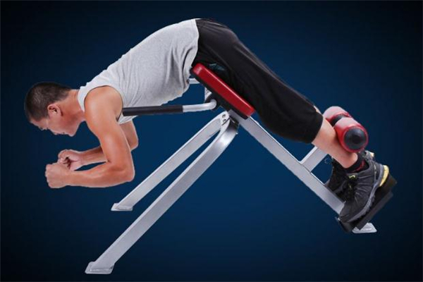 羅馬椅挺身標(biāo)準(zhǔn)動作 羅馬椅挺身能彎腰嗎 羅馬椅挺身標(biāo)準(zhǔn)動作 羅馬椅挺身能彎腰嗎