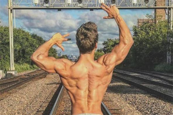 三角肌后束鍛煉方法 三角肌后束訓(xùn)練動作