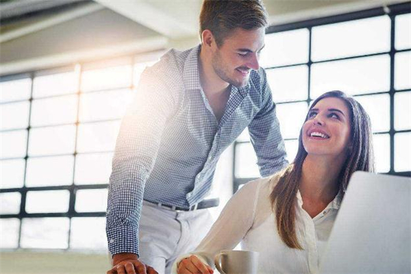 怎么拒絕公司同事的追求 對于同事的追求如何處理 怎么拒絕公司同事的追求 對于同事的追求如何處理