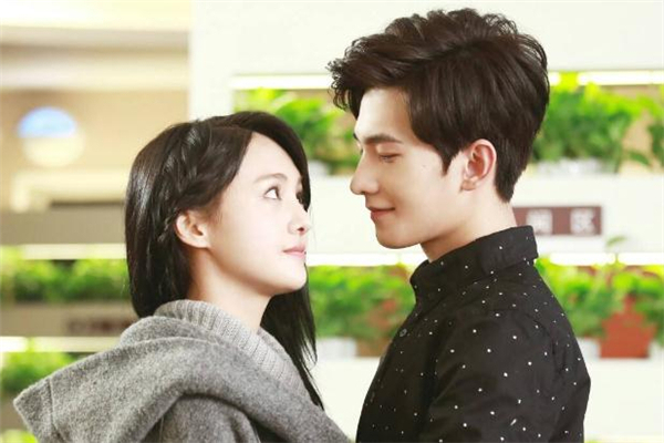 女生說腿疼應(yīng)該怎么關(guān)心 女生說腿疼怎么回復