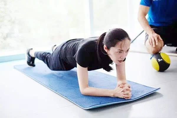 平板支撐的正確姿勢 平板支撐鍛煉哪些肌肉 平板支撐的正確姿勢 平板支撐鍛煉哪些肌肉