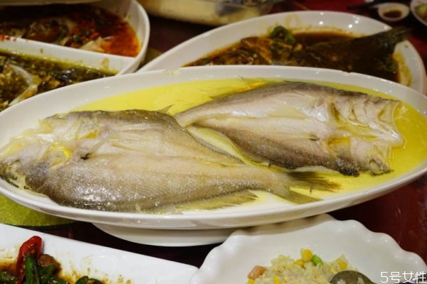 鰱魚(yú)有什么營(yíng)養(yǎng)價(jià)值呢 吃鰱魚(yú)有什么好處呢