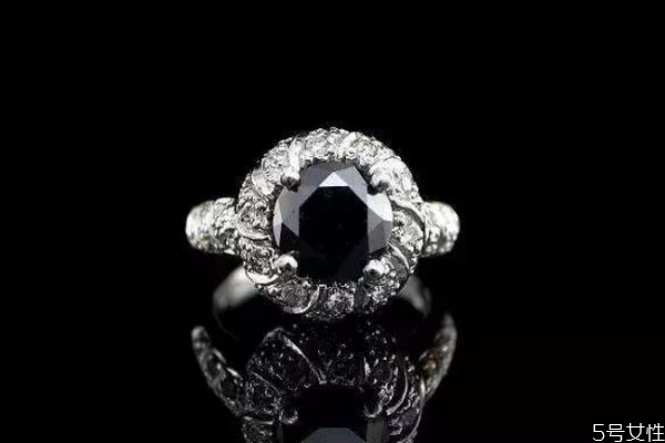 黑色鉆石的主要產(chǎn)地是哪里呢 黑色鉆石有什么特點呢 黑色鉆石的主要產(chǎn)地是哪里呢 黑色鉆石有什么特點呢