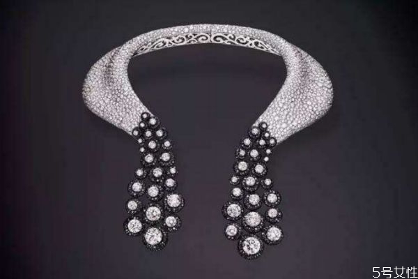 黑色鉆石的主要產(chǎn)地是哪里呢 黑色鉆石有什么特點呢 黑色鉆石的主要產(chǎn)地是哪里呢 黑色鉆石有什么特點呢