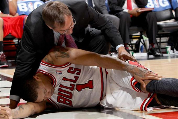 膝蓋肌肉拉傷怎么快速恢復 膝蓋肌肉拉傷多久恢復 膝蓋肌肉拉傷怎么快速恢復 膝蓋肌肉拉傷多久恢復