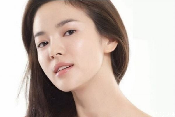 秋季如何預(yù)防長痘 怎么祛除痘痘 秋季如何預(yù)防長痘 怎么祛除痘痘