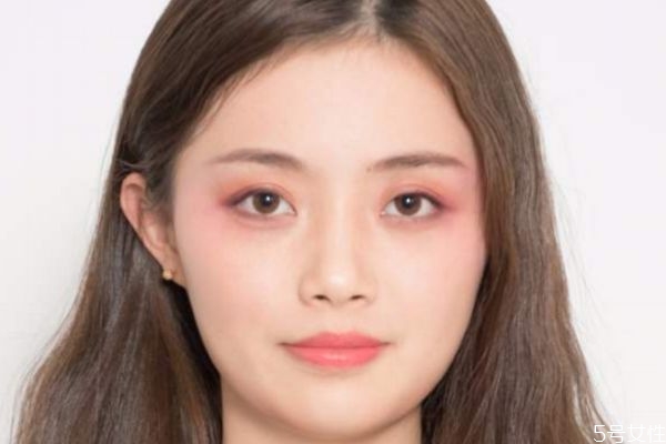 俏皮無辜的眼妝要怎么化 無辜大眼妝化妝步驟 俏皮無辜的眼妝要怎么化 無辜大眼妝化妝步驟