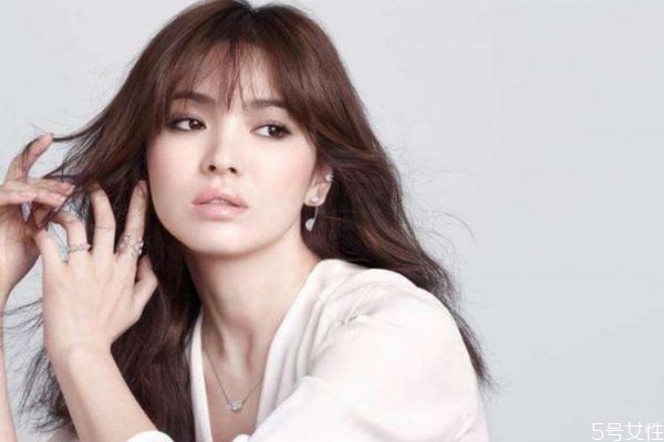 秋季如何預(yù)防長痘 怎么祛除痘痘 秋季如何預(yù)防長痘 怎么祛除痘痘