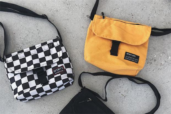 男生流行背什么包包 男生包包款式推薦 男生流行背什么包包 男生包包款式推薦