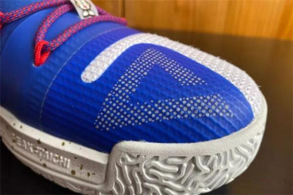 匹克路威閃現(xiàn)開箱測評 匹克路威閃現(xiàn)偏碼嗎 匹克路威閃現(xiàn)開箱測評 匹克路威閃現(xiàn)偏碼嗎