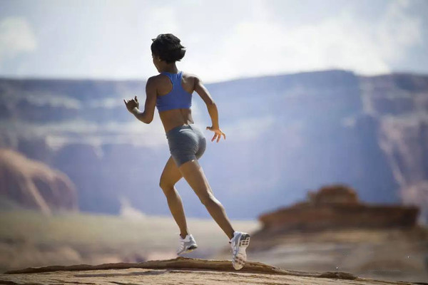 原地跑步和跑步一樣嗎 原地跑步可以達(dá)到鍛煉效果嗎 原地跑步和跑步一樣嗎 原地跑步可以達(dá)到鍛煉效果嗎