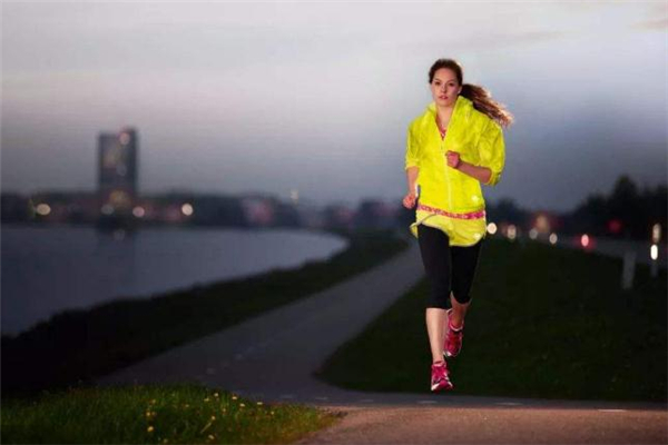 晚上跑步會(huì)影響睡眠質(zhì)量嗎 晚上跑步會(huì)睡不著嗎 晚上跑步會(huì)影響睡眠質(zhì)量嗎 晚上跑步會(huì)睡不著嗎