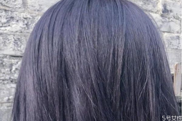 2019年流行什么頭發(fā)顏色 臉黑黃染什么顏色頭發(fā) 2019年流行什么頭發(fā)顏色 臉黑黃染什么顏色頭發(fā)