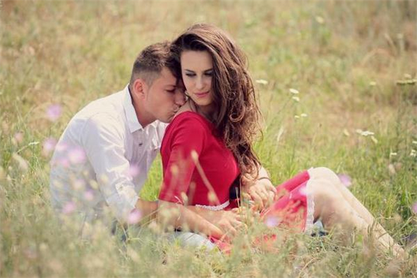 女朋友不信任我怎么辦 戀愛中有絕對的信任嗎 女朋友不信任我怎么辦 戀愛中有絕對的信任嗎