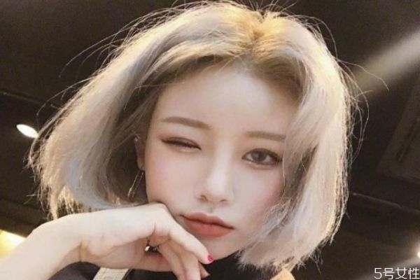 2019年流行什么頭發(fā)顏色 臉黑黃染什么顏色頭發(fā) 2019年流行什么頭發(fā)顏色 臉黑黃染什么顏色頭發(fā)