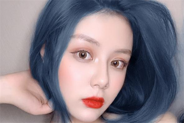 藍(lán)灰色發(fā)色需要漂嗎 藍(lán)灰色可以改成什么顏色 藍(lán)灰色發(fā)色需要漂嗎 藍(lán)灰色可以改成什么顏色