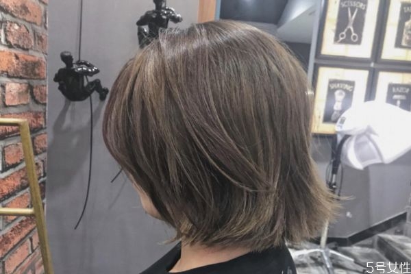 2019年流行什么頭發(fā)顏色 臉黑黃染什么顏色頭發(fā) 2019年流行什么頭發(fā)顏色 臉黑黃染什么顏色頭發(fā)