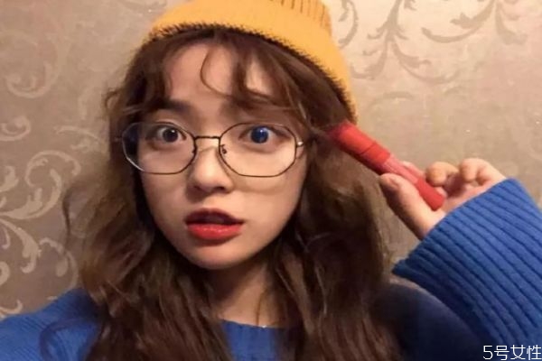 2019年流行什么頭發(fā)顏色 臉黑黃染什么顏色頭發(fā) 2019年流行什么頭發(fā)顏色 臉黑黃染什么顏色頭發(fā)