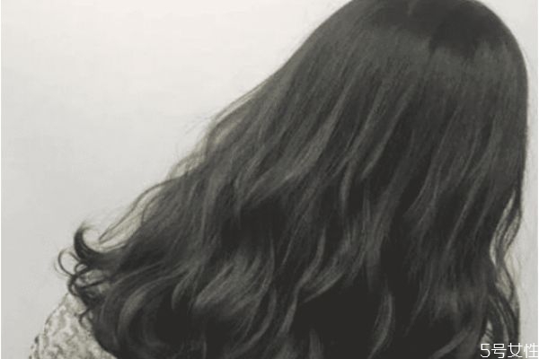 2019年流行什么頭發(fā)顏色 臉黑黃染什么顏色頭發(fā) 2019年流行什么頭發(fā)顏色 臉黑黃染什么顏色頭發(fā)