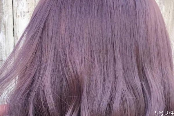 2019年流行什么頭發(fā)顏色 臉黑黃染什么顏色頭發(fā) 2019年流行什么頭發(fā)顏色 臉黑黃染什么顏色頭發(fā)