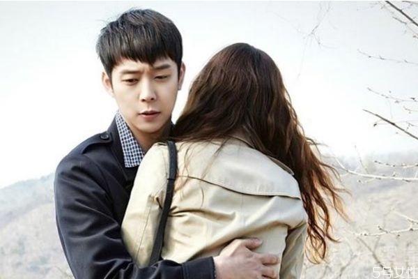 打過(guò)你的男人還愛你嗎 面相看哪些男人會(huì)打妻子