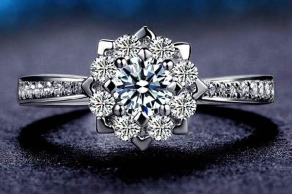 pt950鑲嵌鉆石的優(yōu)勢(shì) pt950鉑金的用途有哪些 pt950鑲嵌鉆石的優(yōu)勢(shì) pt950鉑金的用途有哪些