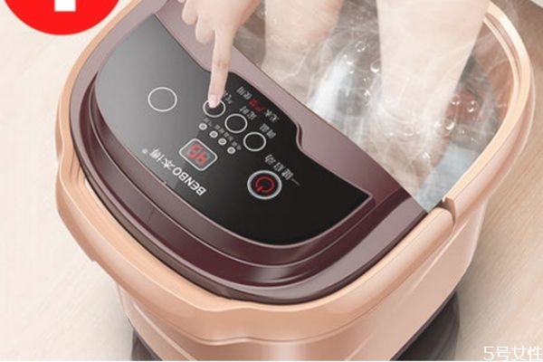 冬天泡腳選擇木桶還是電動的好 冬天泡腳最佳時(shí)間和溫度