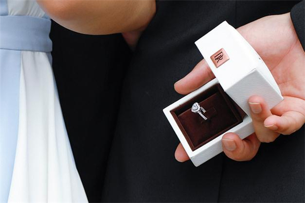 dr鉆戒可以回收嗎 dr鉆戒回收值錢(qián)嗎