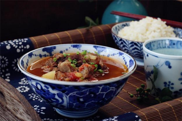 煮牛肉湯放什么調(diào)料最好 牛肉湯配料有哪些 煮牛肉湯放什么調(diào)料最好 牛肉湯配料有哪些