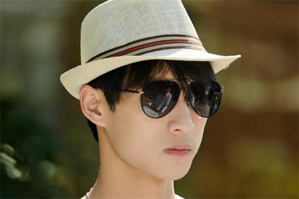 男生戴什么帽子顯臉小 男生戴什么帽子好看 男生戴什么帽子顯臉小 男生戴什么帽子好看