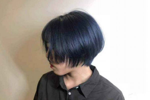 頭發(fā)染藍(lán)后能改色嗎 不漂頭發(fā)能染藍(lán)黑色嗎 頭發(fā)染藍(lán)后能改色嗎 不漂頭發(fā)能染藍(lán)黑色嗎