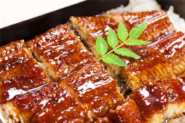 鰻魚(yú)哪個(gè)部位不能吃 鰻魚(yú)內(nèi)臟可以吃嗎