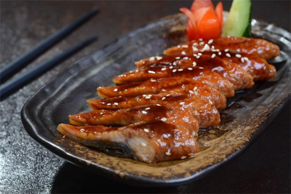 鰻魚(yú)哪個(gè)部位不能吃 鰻魚(yú)內(nèi)臟可以吃嗎