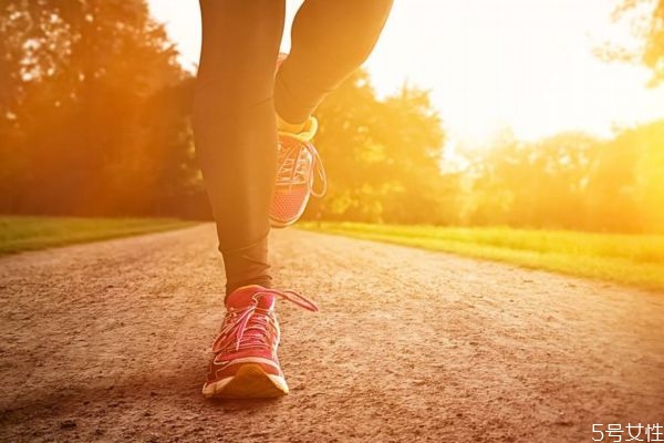 狐臭是什么引起的呢 狐臭形成的原因有什么呢 狐臭是什么引起的呢 狐臭形成的原因有什么呢