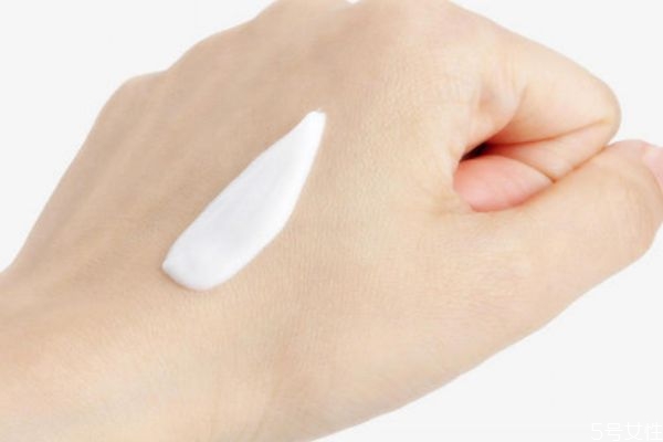 護手霜分男女款嗎 護手霜主要是分膚質(zhì) 護手霜分男女款嗎 護手霜主要是分膚質(zhì)