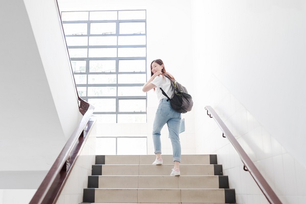 久坐臀部會變大嗎 做什么運動可以瘦臀 久坐臀部會變大嗎 做什么運動可以瘦臀