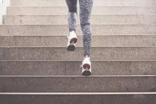 久坐臀部會變大嗎 做什么運動可以瘦臀 久坐臀部會變大嗎 做什么運動可以瘦臀