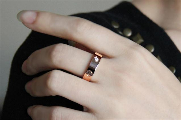 卡地亞戒指寬度多少 卡地亞love戒指寬版窄版尺寸 卡地亞戒指寬度多少 卡地亞love戒指寬版窄版尺寸