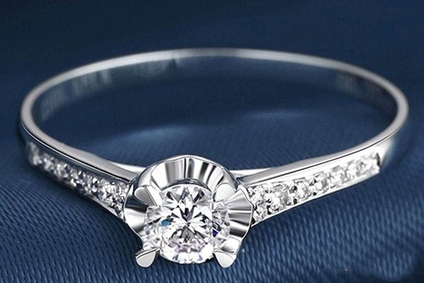 鉆石戒托有哪些材質(zhì) 18k金和鉑金鉆戒托哪個(gè)好 鉆石戒托有哪些材質(zhì) 18k金和鉑金鉆戒托哪個(gè)好
