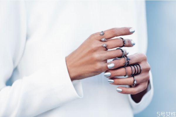 護手霜分男女款嗎 護手霜主要是分膚質(zhì) 護手霜分男女款嗎 護手霜主要是分膚質(zhì)