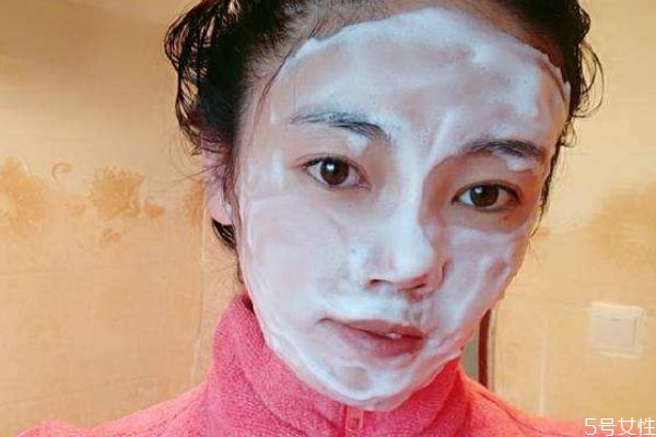 洗面奶的類型有什么呢 油性皮膚適合什么類型洗面奶呢 洗面奶的類型有什么呢 油性皮膚適合什么類型洗面奶呢