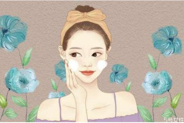 秋冬季節(jié)應該怎么給皮膚補水呢 秋冬季節(jié)怎么護膚呢 秋冬季節(jié)應該怎么給皮膚補水呢 秋冬季節(jié)怎么護膚呢