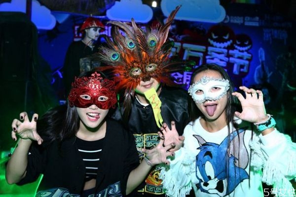 如何給女朋友一個(gè)浪漫的萬圣節(jié)呢 萬圣節(jié)應(yīng)該去那里呢 如何給女朋友一個(gè)浪漫的萬圣節(jié)呢 萬圣節(jié)應(yīng)該去那里呢