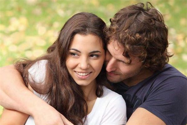 喜歡的女生找你訴苦怎么辦 女生跟你訴苦的時(shí)候怎么回復(fù) 喜歡的女生找你訴苦怎么辦 女生跟你訴苦的時(shí)候怎么回復(fù)