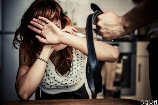 家暴男怕什么樣的女人 家暴的男人最怕什么 家暴男怕什么樣的女人 家暴的男人最怕什么