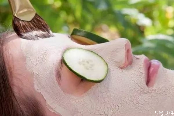 黃瓜可以直接敷在臉上嗎 黃瓜敷臉到底好不好 黃瓜可以直接敷在臉上嗎 黃瓜敷臉到底好不好