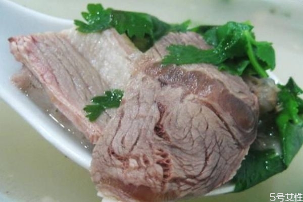 秋冬季喝什么湯比較好呢 牛肉湯有什么營養(yǎng)價(jià)值呢 秋冬季喝什么湯比較好呢 牛肉湯有什么營養(yǎng)價(jià)值呢