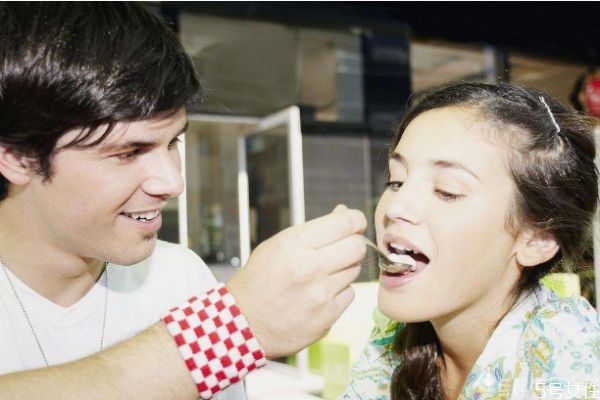 從朋友變成戀人是什么感受 朋友到戀人怎么轉(zhuǎn)變 從朋友變成戀人是什么感受 朋友到戀人怎么轉(zhuǎn)變