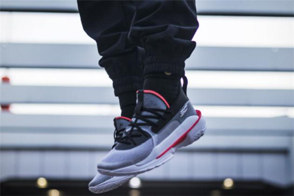 安德瑪庫里7代實戰(zhàn)測評-ua curry 7實戰(zhàn)腳感怎么樣 安德瑪庫里7代實戰(zhàn)測評-ua curry 7實戰(zhàn)腳感怎么樣