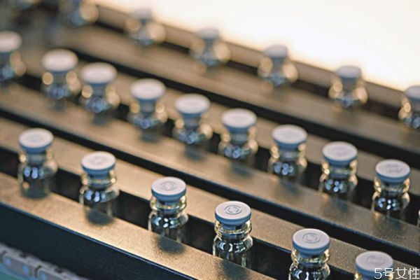 凍干粉能和安瓶一起用嗎 凍干粉和安瓶的區(qū)別 凍干粉能和安瓶一起用嗎 凍干粉和安瓶的區(qū)別